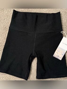 Vuori Black Clean Elevation Shorty 6” Shorts